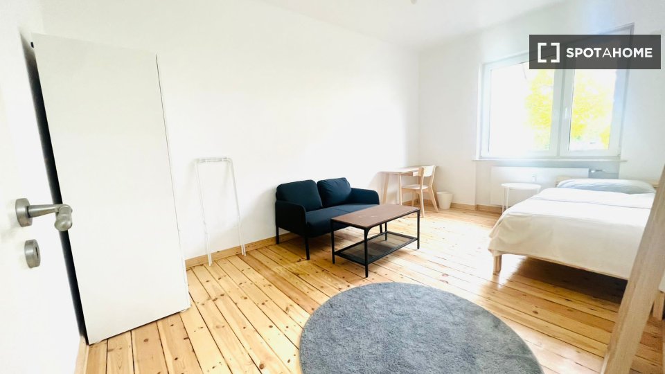 Double room Berlin, 4 beds, 83m² — photo 4