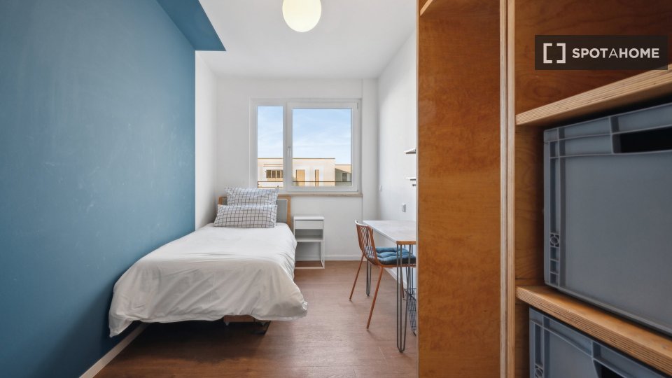 Double room Berlin, 3 beds, 83m² — photo 1