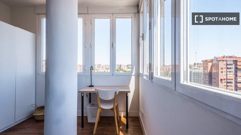 Double room Madrid, 5 beds, 98m² — photo 18