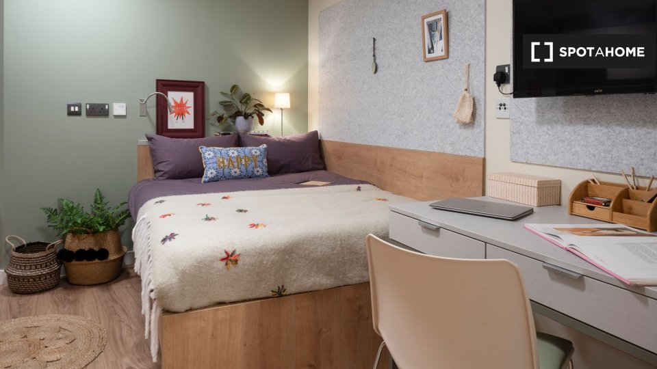 Double room London, 1 bed — photo 1
