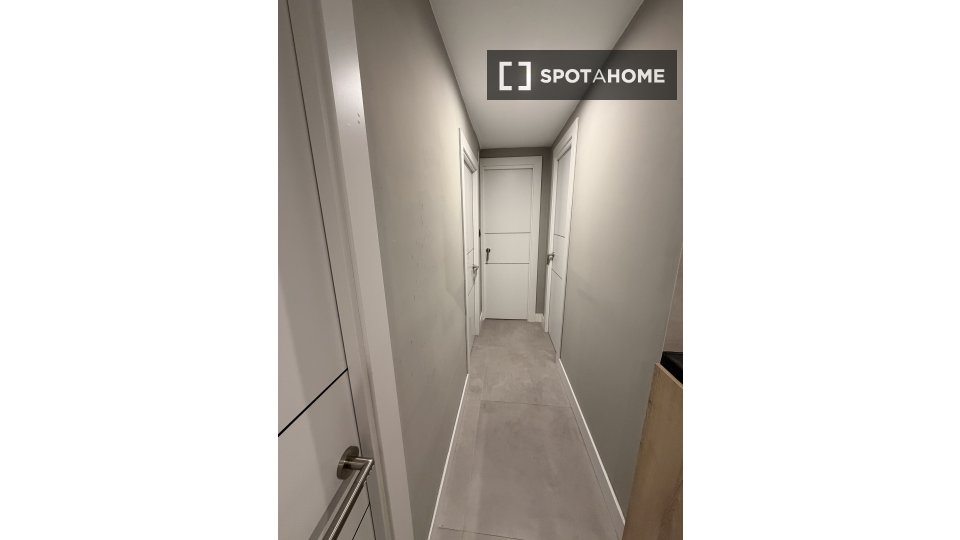 Double room Madrid, 6 beds, 70m² — photo 22