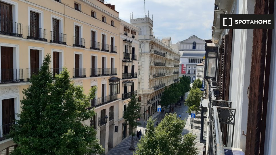 Double room Madrid, 12 beds, 280m² — photo 2
