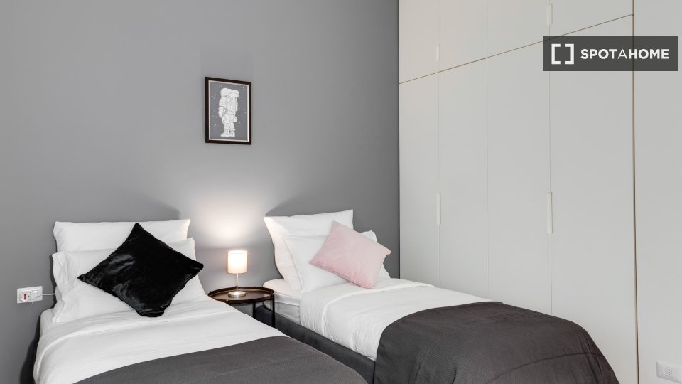 Double room Milan, 7 beds, 180m² — photo 2