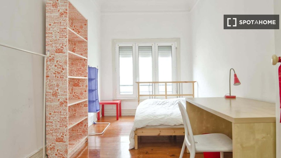 Double room Lisbon, 6 beds — photo 24