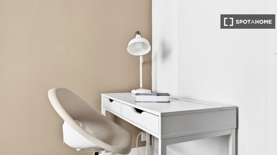 Double room Lisbon, 5 beds — photo 13