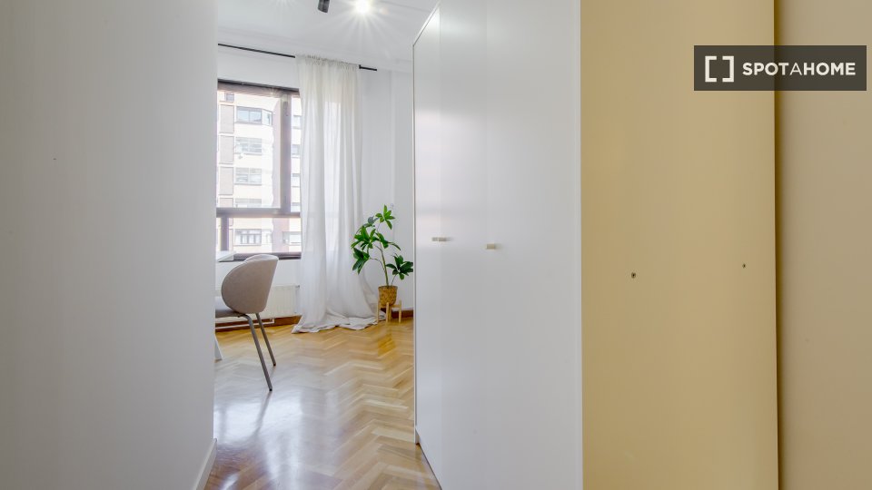 Double room Madrid, 6 beds, 150m² — photo 10