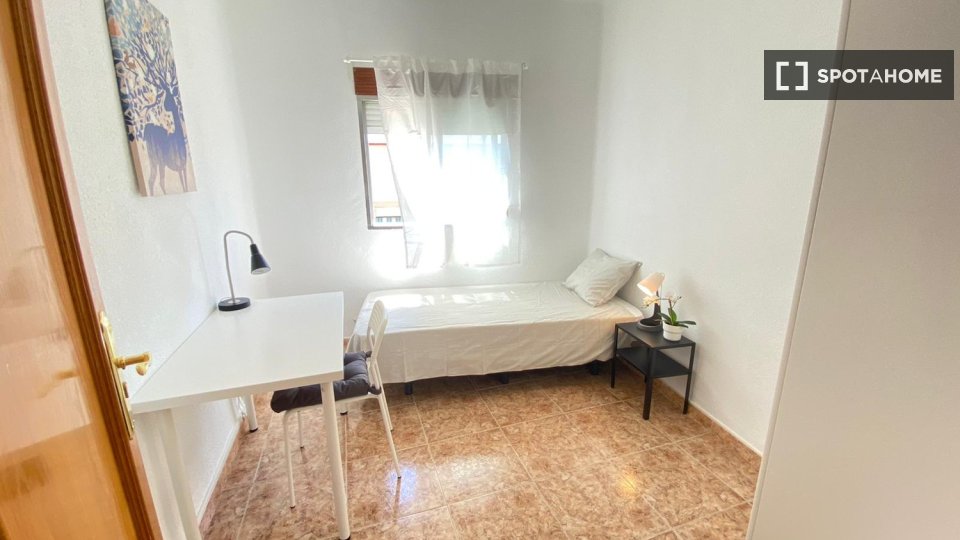 Double room Madrid, 3 beds — photo 14