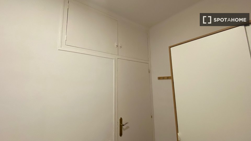 Double room Barcelona, 3 beds, 70m² — photo 6