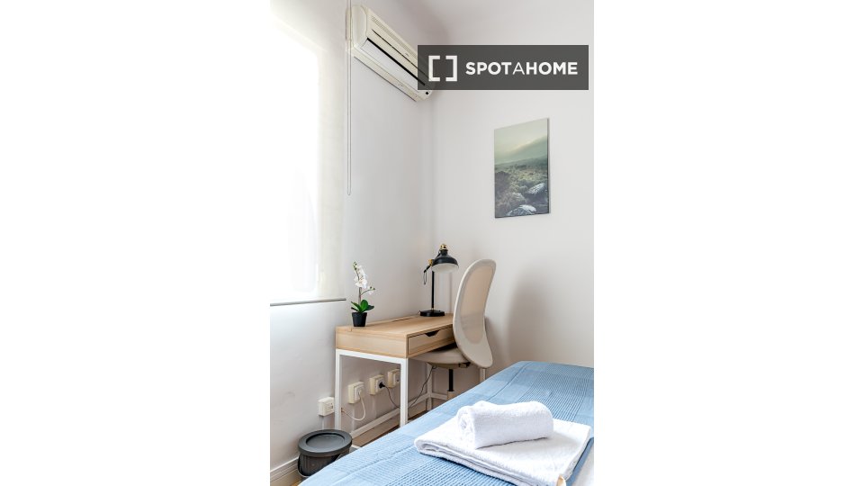 Double room Madrid, 6 beds, 158m² — photo 8