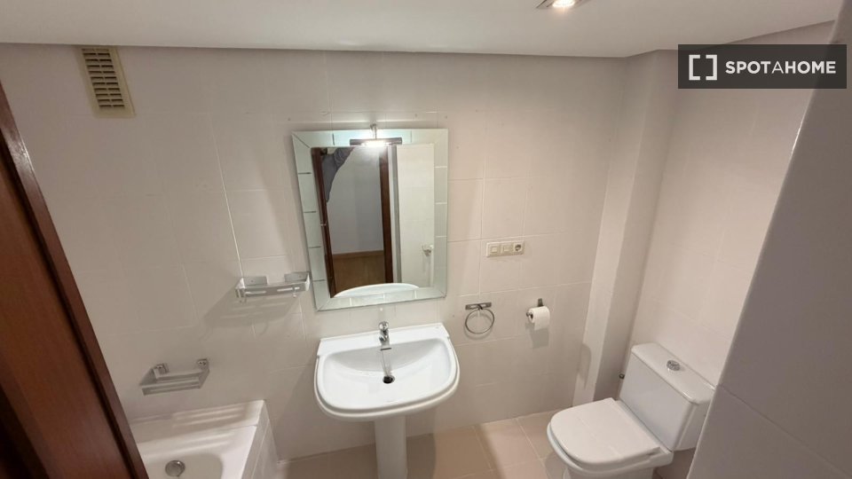 Double room Valencia, 5 beds, 150m² — photo 12