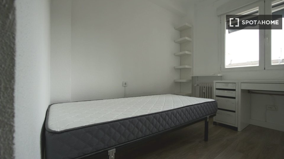Double room Madrid, 3 beds — photo 10