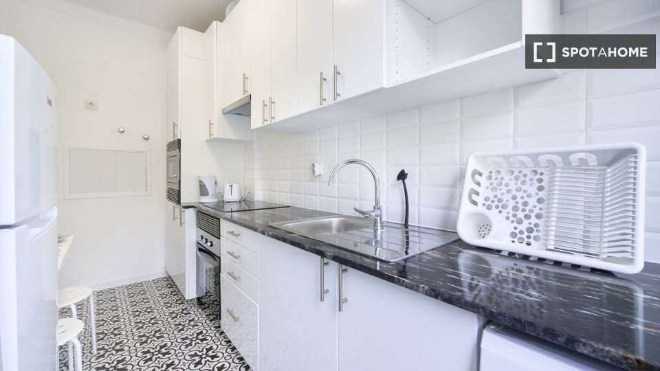 Double room Lisbon, 6 beds — photo 11