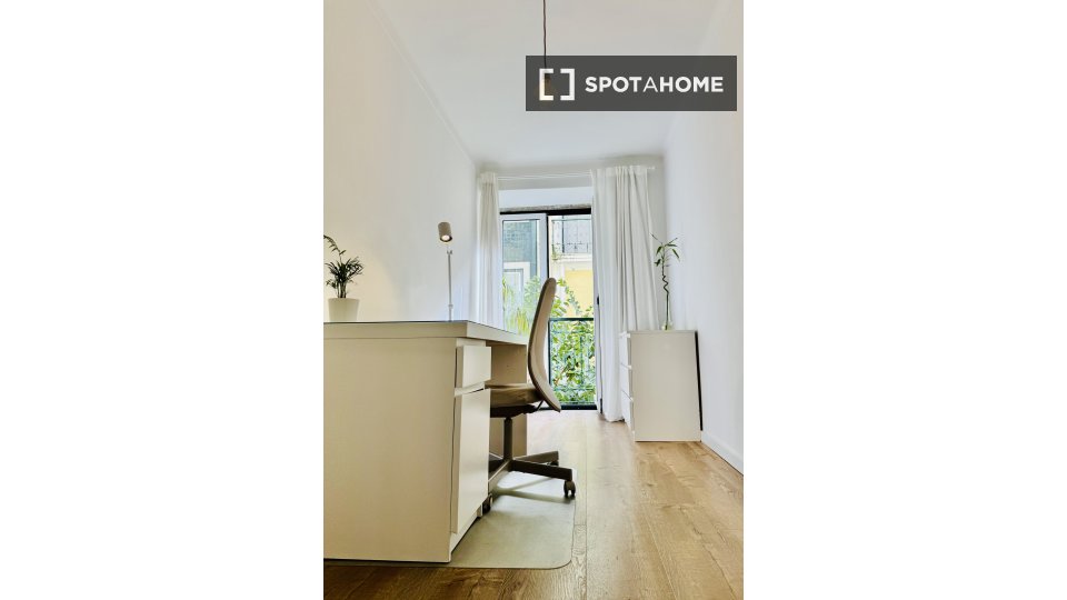 Apartment Lisbon, 3 beds, 135m² — photo 31