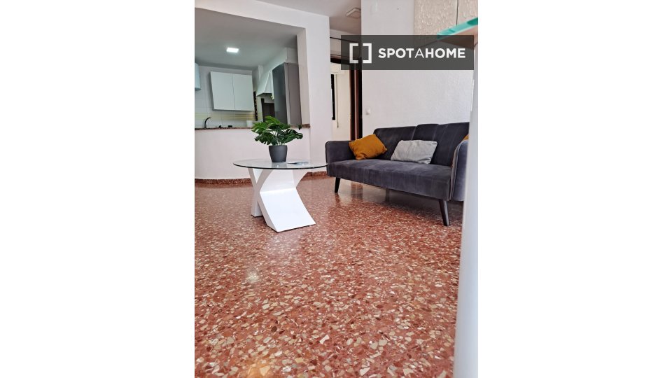 Apartment Valencia, 2 beds, 65m² — photo 3