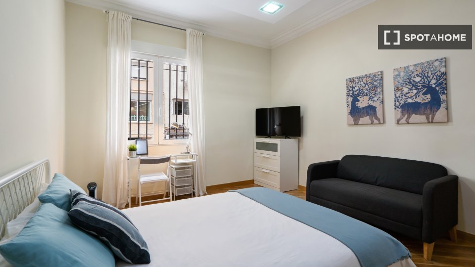 Double room Madrid, 6 beds, 190m² — photo 12