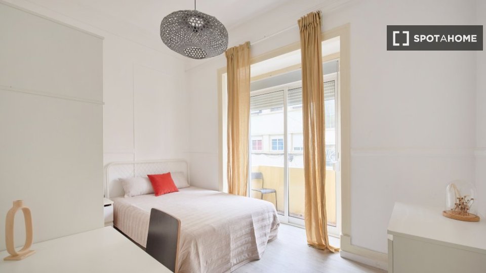 Double room Lisbon, 4 beds — photo 10
