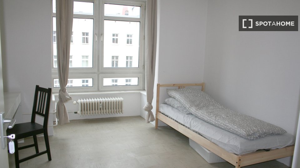 Double room Berlin, 4 beds, 81m² — photo 8