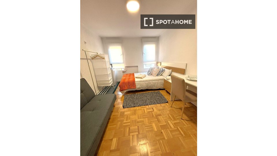Double room Madrid, 8 beds, 170m² — photo 12