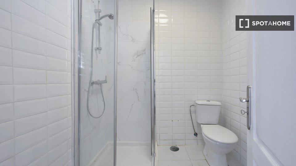 Double room Lisbon, 13 beds — photo 14