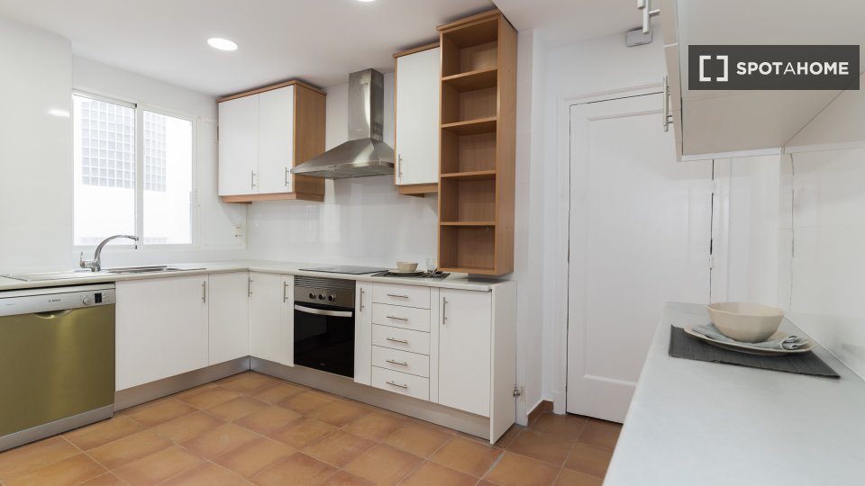 Double room Madrid, 10 beds, 380m² — photo 18