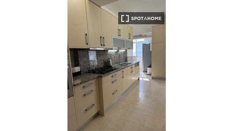 Double room Lisbon, 4 beds, 124m² — photo 4