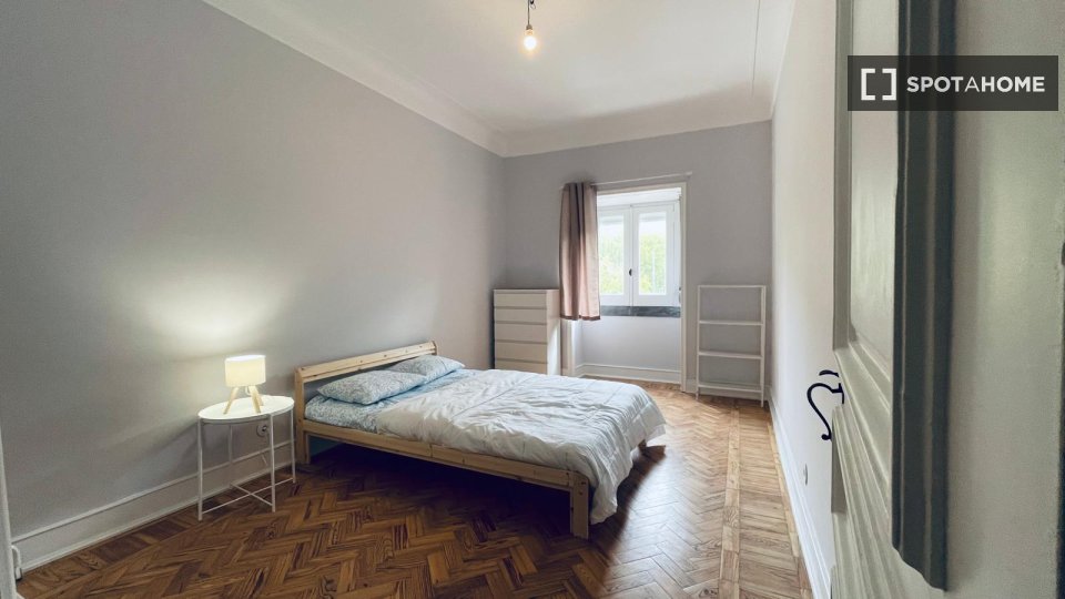 Double room Lisbon, 6 beds, 20m² — photo 1