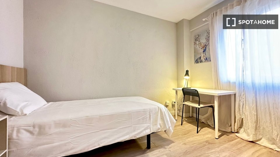Double room Madrid, 4 beds — photo 31