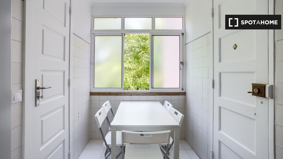 Double room Lisbon, 4 beds — photo 14