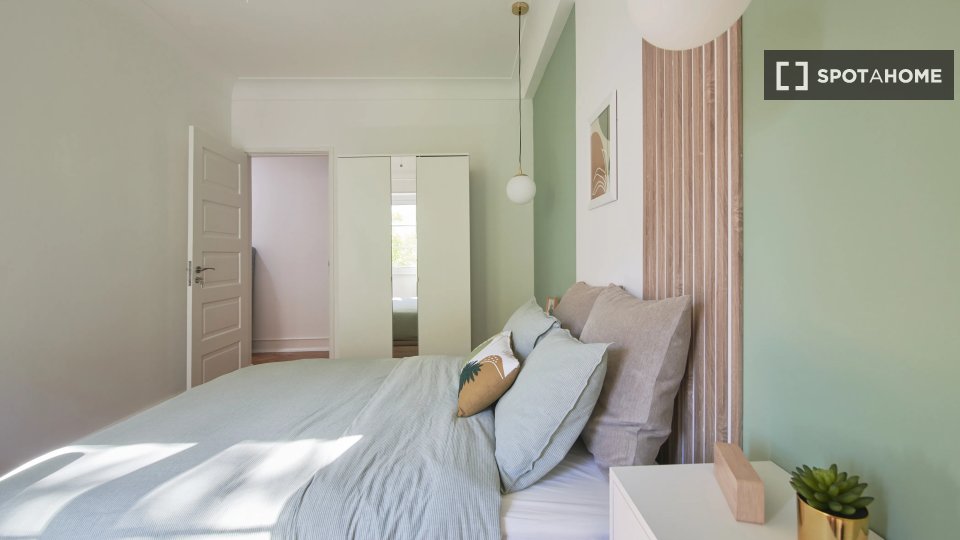 Double room Lisbon, 6 beds — photo 12