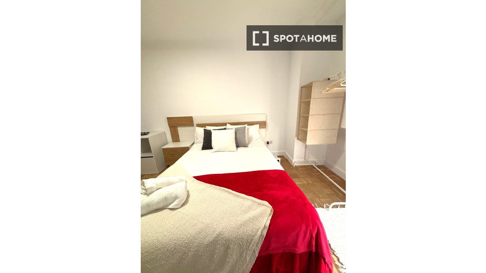 Double room Madrid, 8 beds, 160m² — photo 31
