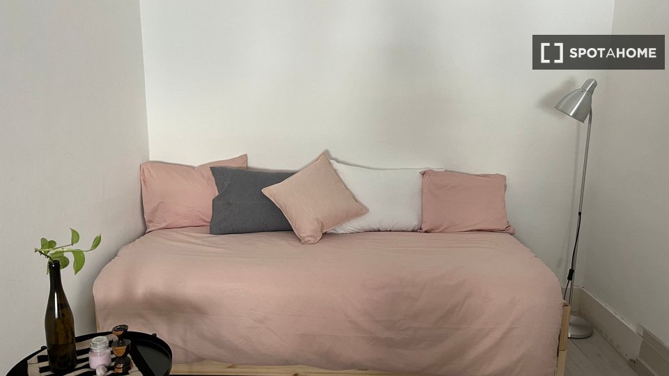 Apartment Lisbon, 2 beds, 84m² — photo 8