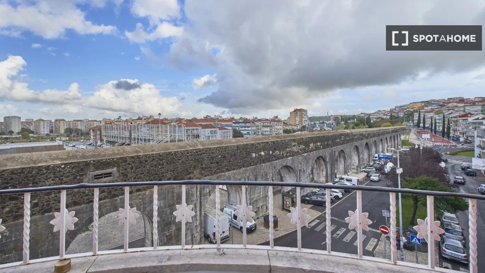 Double room Lisbon, 4 beds — photo 15