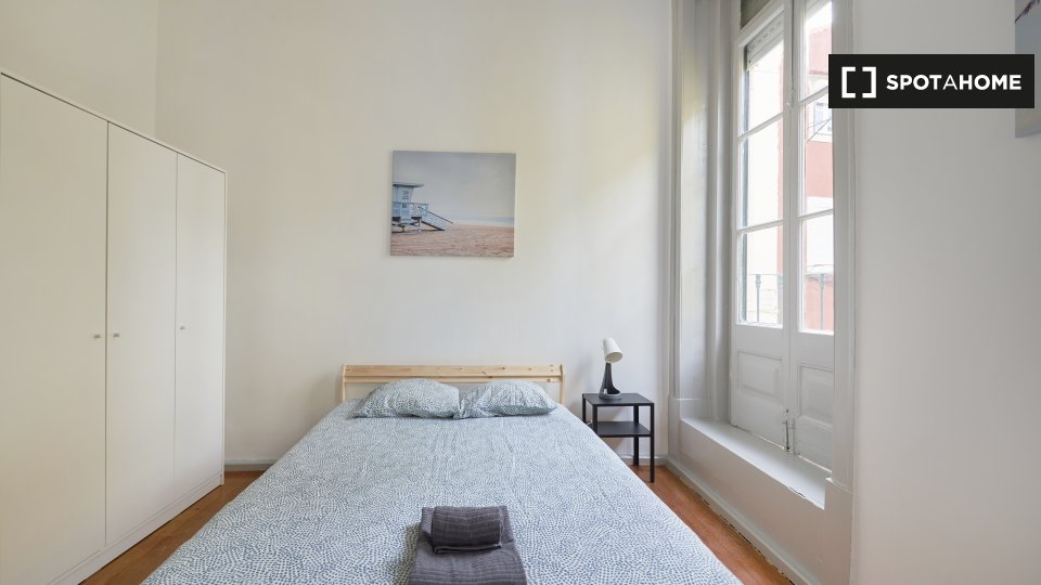 Double room Lisbon, 4 beds — photo 10