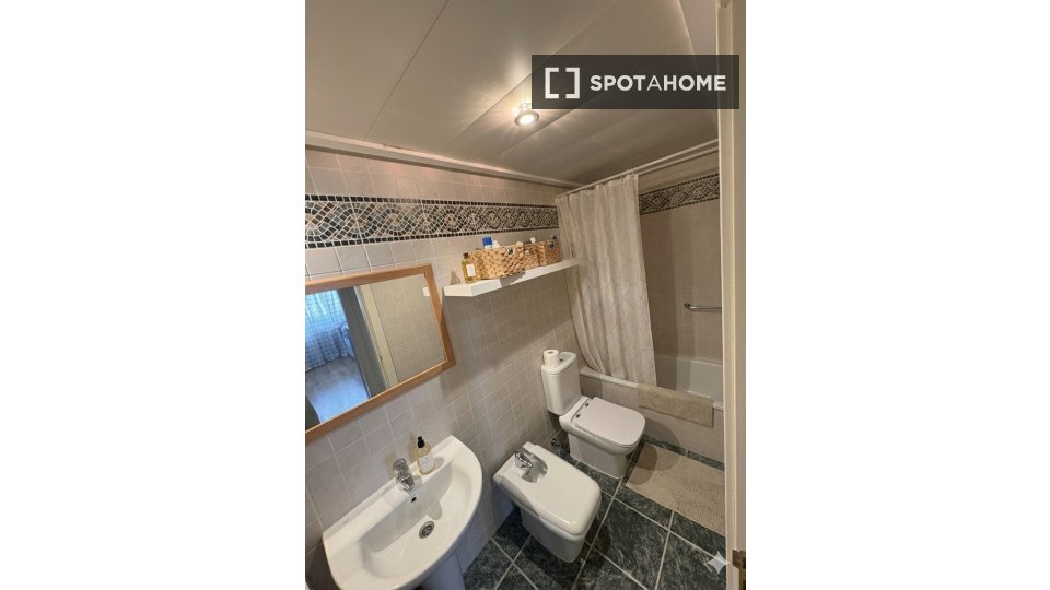 Double room Madrid, 3 beds, 95m² — photo 3