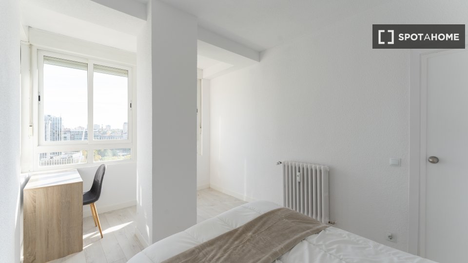 Double room Madrid, 6 beds — photo 18