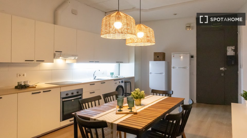 Double room Madrid, 7 beds, 160m² — photo 60