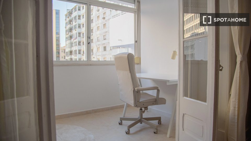 Double room Lisbon, 6 beds — photo 11