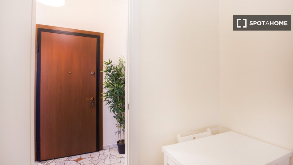 Double room Milan, 3 beds, 56m² — photo 9