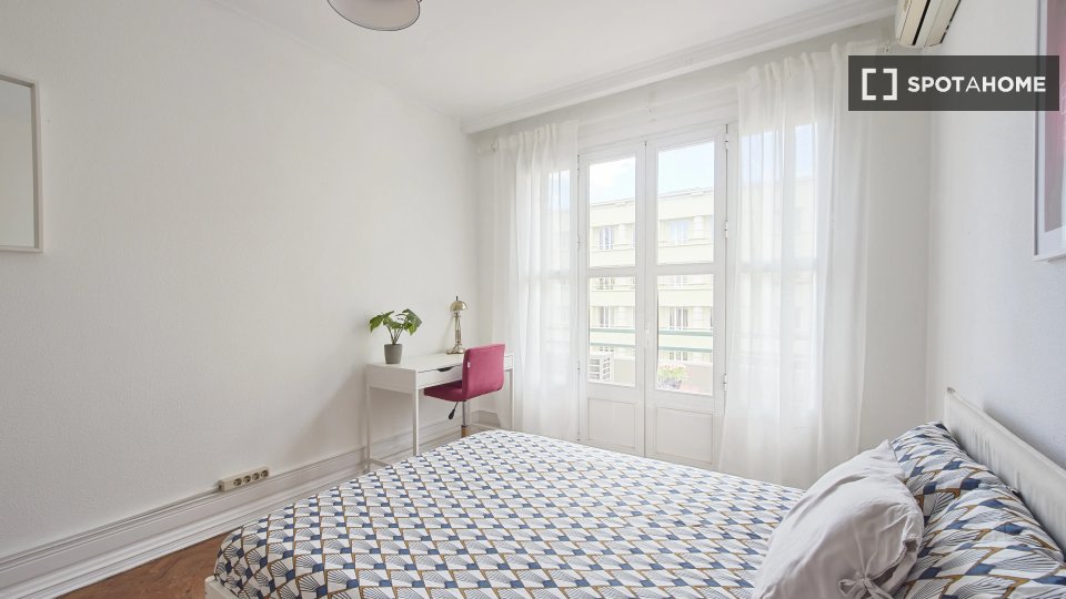 Double room Lisbon, 8 beds — photo 12