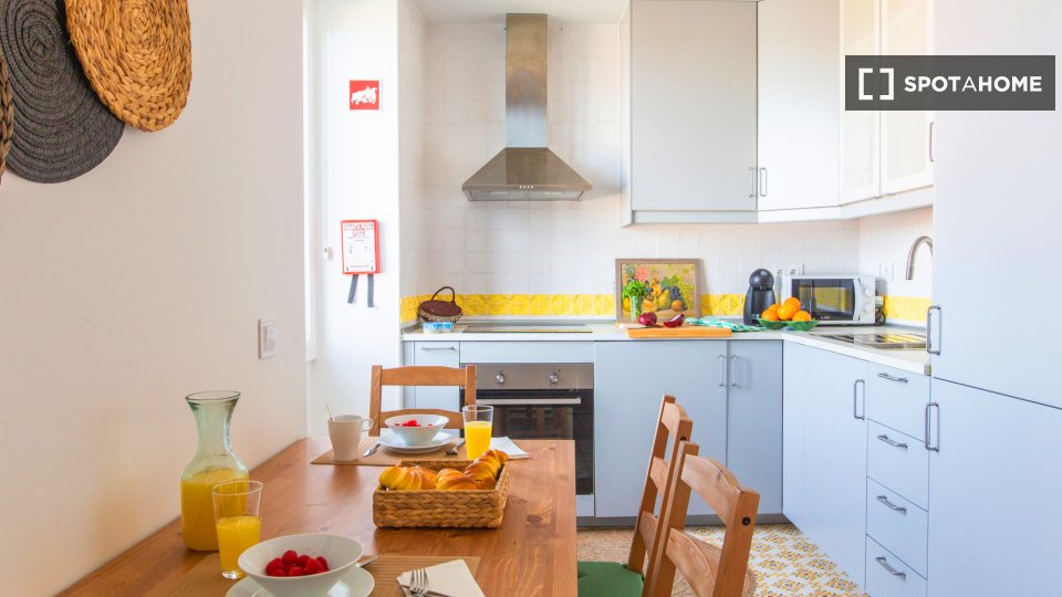 Apartment Lisbon, 2 beds — photo 17