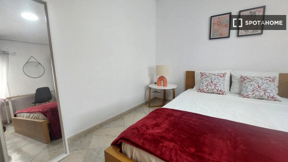 Double room Madrid, 4 beds, 95m² — photo 14