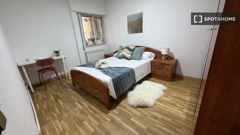 Double room Madrid, 4 beds, 80m² — photo 10