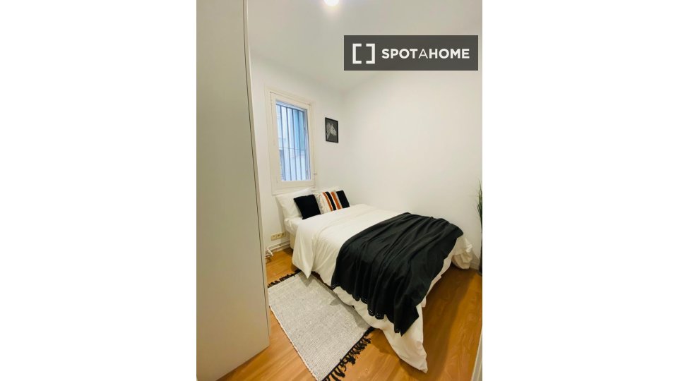 Double room Madrid, 5 beds — photo 15