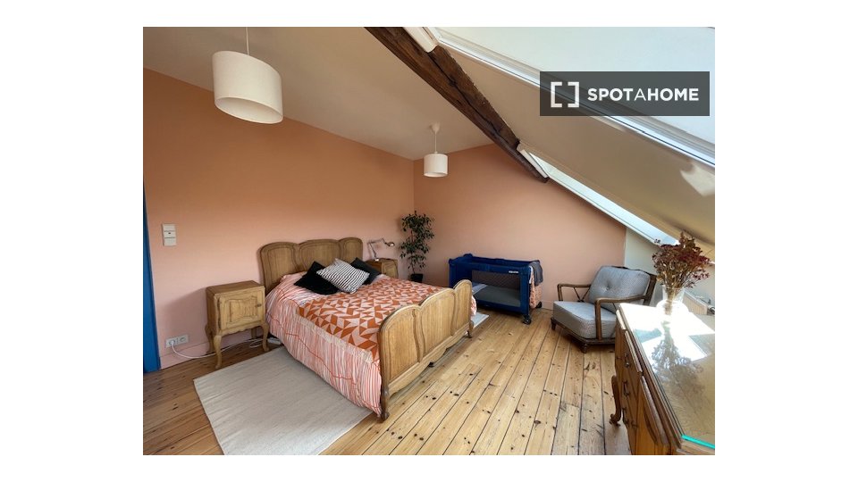 Double room Brussels, 4 beds, 200m² — photo 2