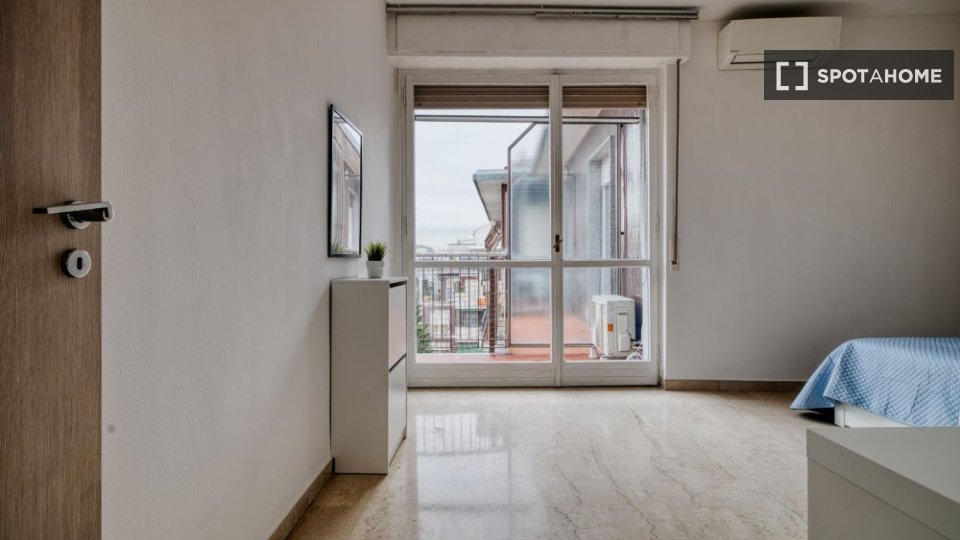 Double room Milan, 2 beds — photo 15