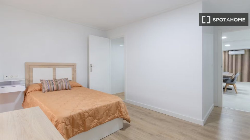 Double room Alicante, 8 beds, 201m² — photo 11