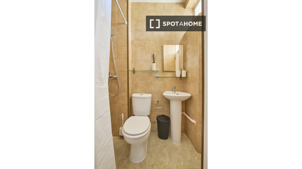 Double room Lisbon, 6 beds — photo 15