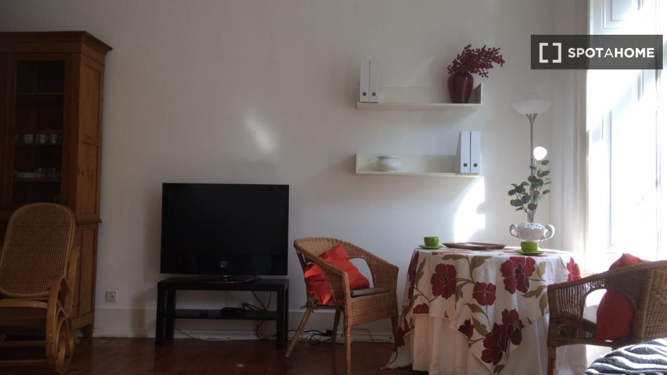 Apartment Lisbon, 1 bed, 95m² — photo 16
