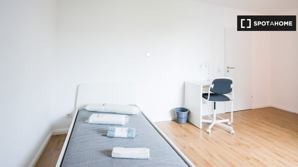 Double room Dusseldorf, 4 beds — photo 14