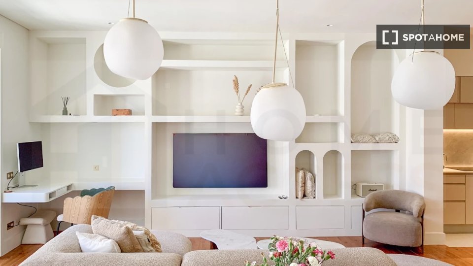 Apartment Lisbon, 3 beds, 180m² — photo 11
